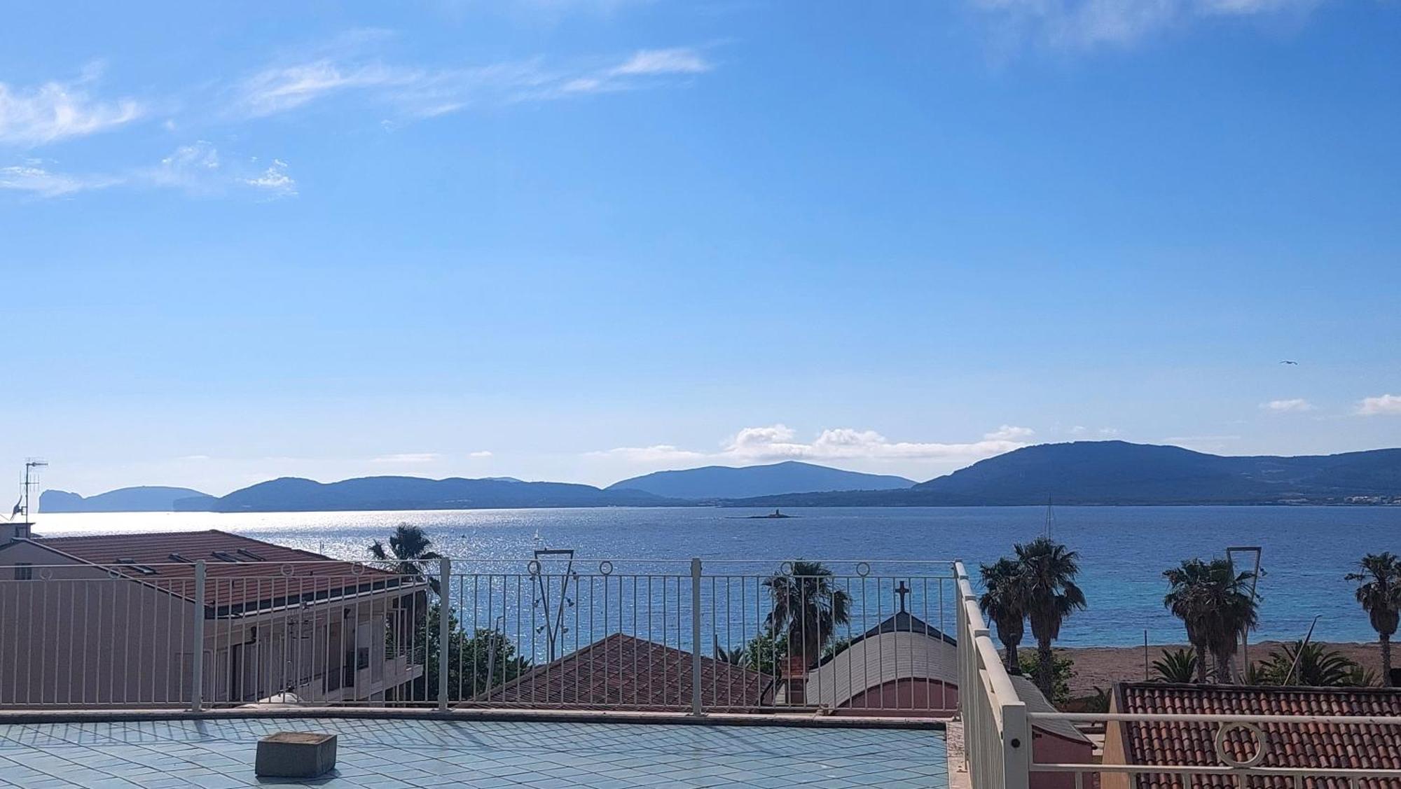 Lovealghero Stanze In Attico Vista Mare Bagian luar foto