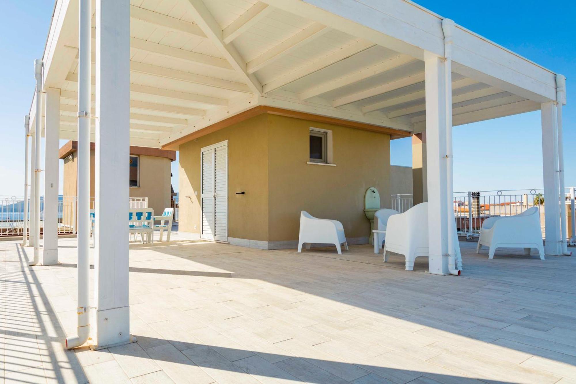 Lovealghero Stanze In Attico Vista Mare Bagian luar foto