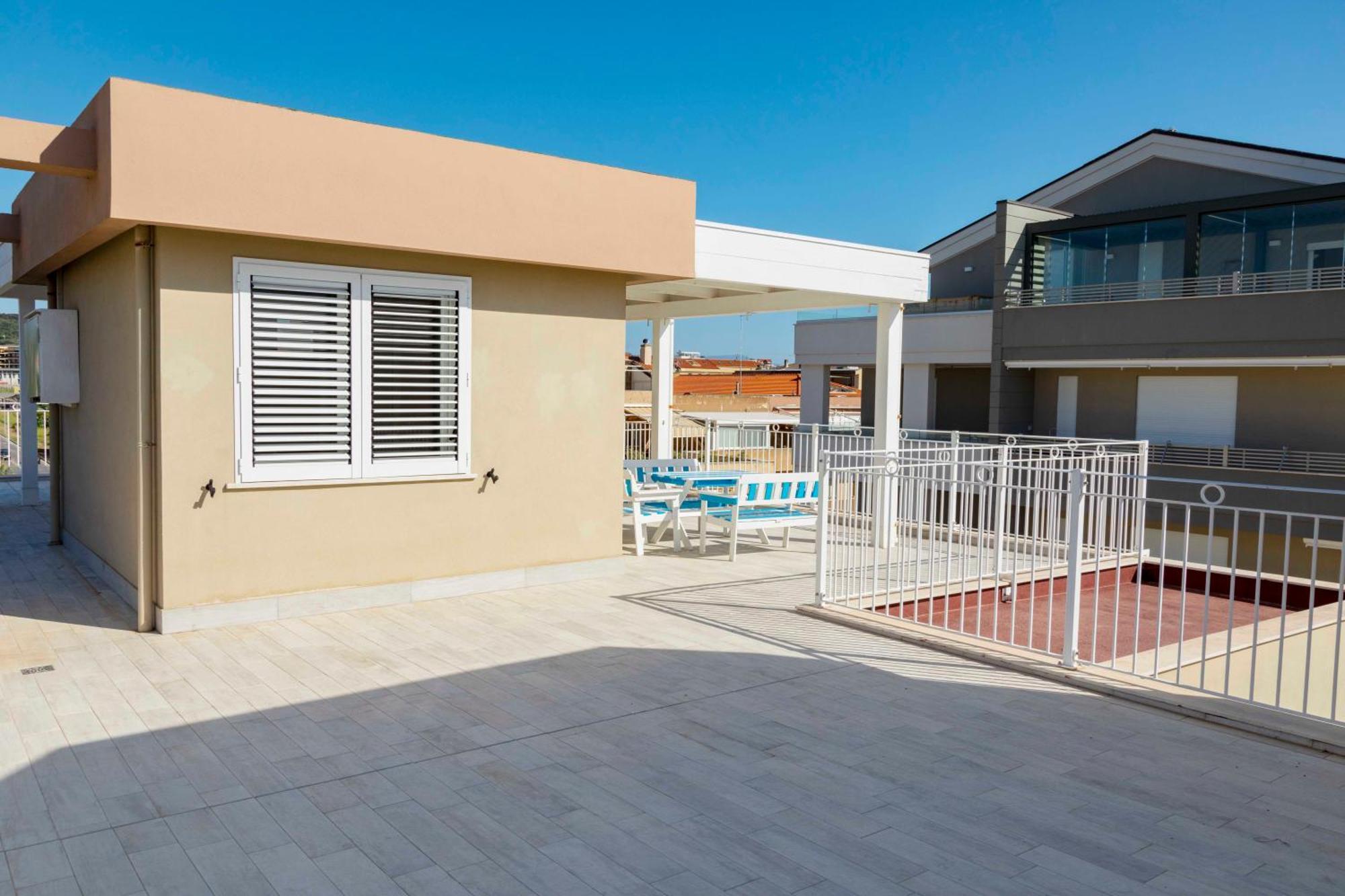 Lovealghero Stanze In Attico Vista Mare Bagian luar foto