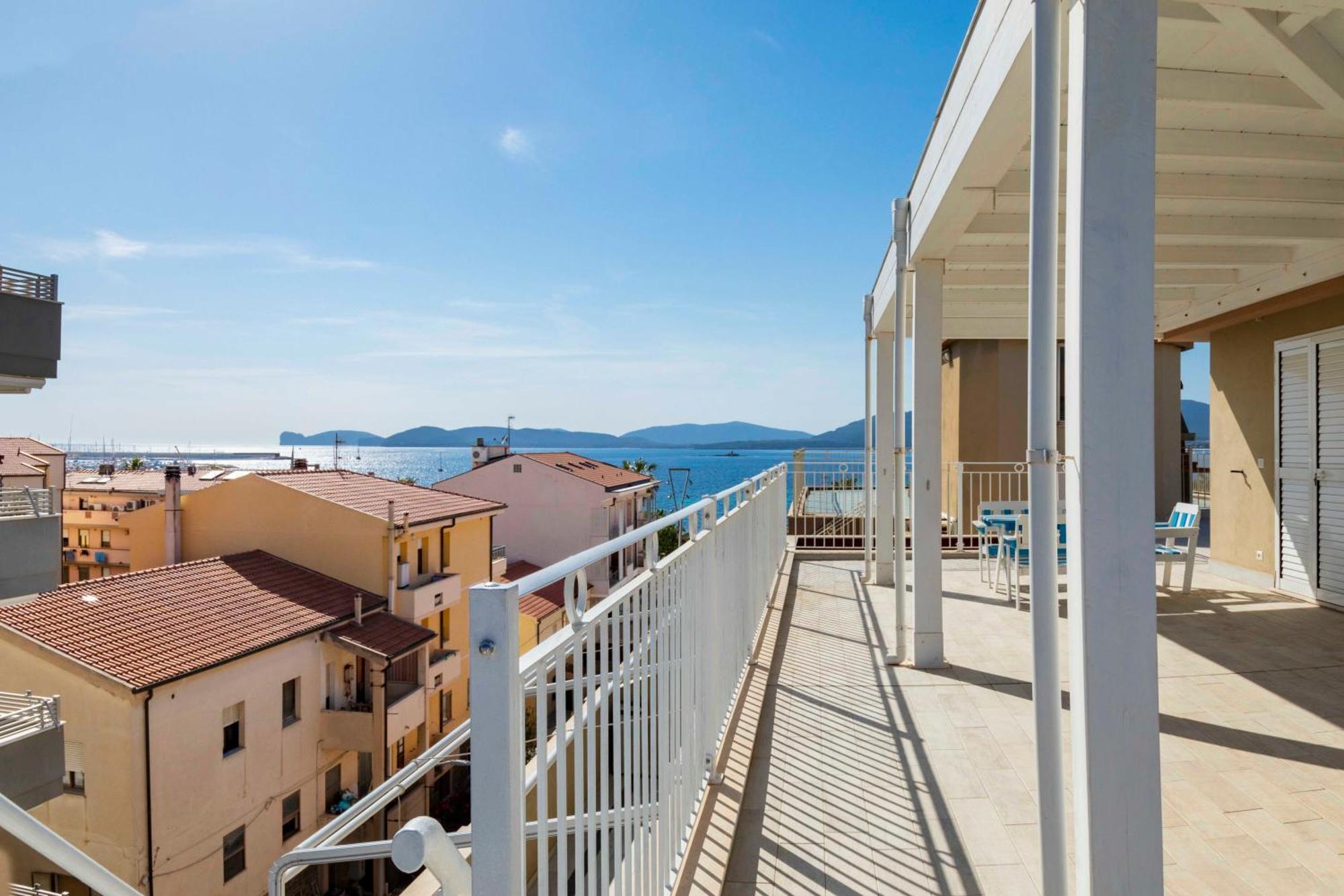 Lovealghero Stanze In Attico Vista Mare Bagian luar foto