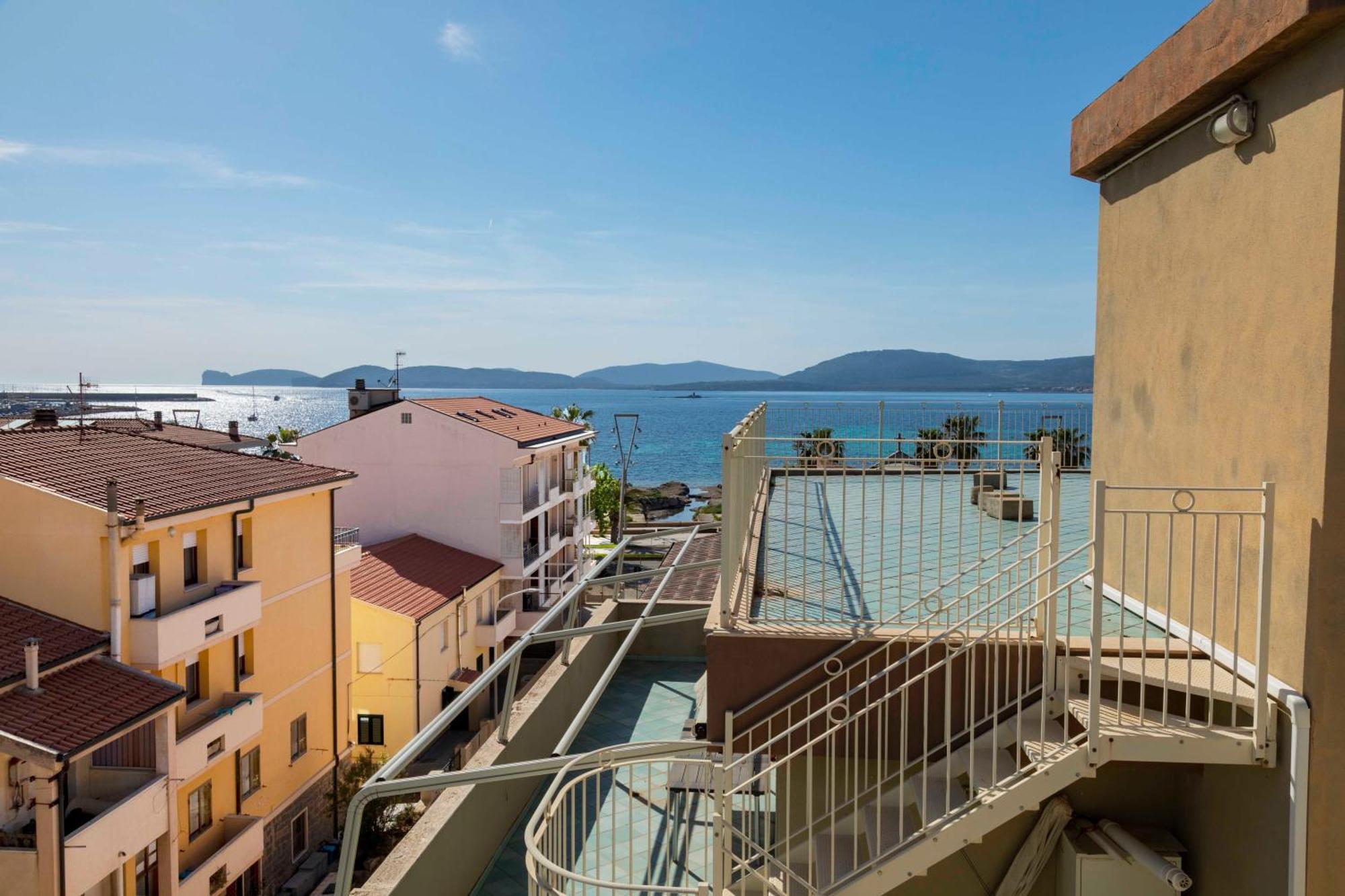 Lovealghero Stanze In Attico Vista Mare Bagian luar foto